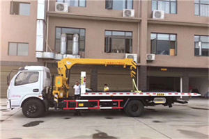 克山附近汽车轮胎更换